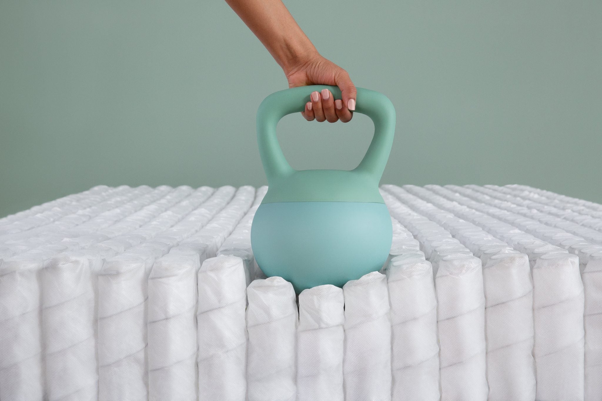 Beautyrest Beautysleep pocket coils with kettlebell sittng on them showing no motion transfer